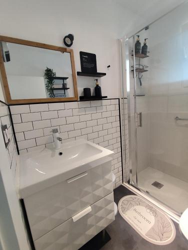 ห้องน้ำของ Beach accommodation apartment