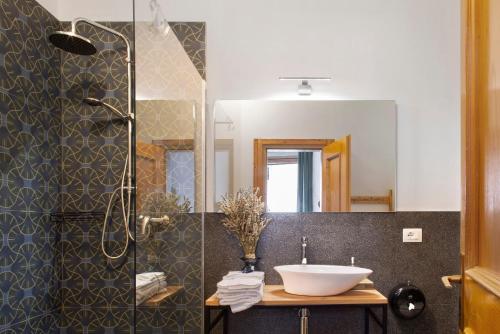 Ένα μπάνιο στο Edelweiss Alp Rooms
