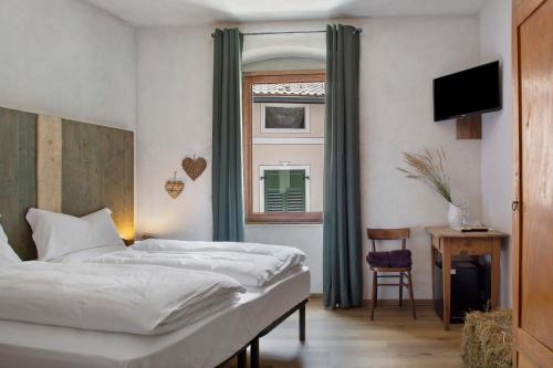 Ένα ή περισσότερα κρεβάτια σε δωμάτιο στο Edelweiss Alp Rooms
