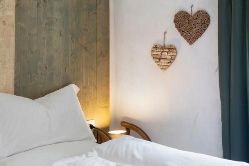Ένα ή περισσότερα κρεβάτια σε δωμάτιο στο Edelweiss Alp Rooms