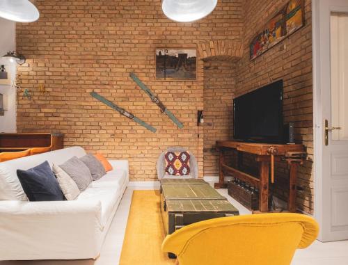 Downtown Palace District 3BR Urban Retreat