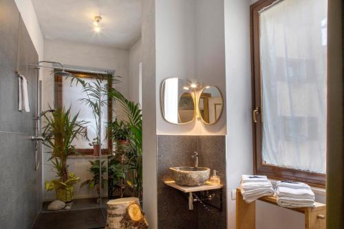 Ένα μπάνιο στο Edelweiss Alp Rooms