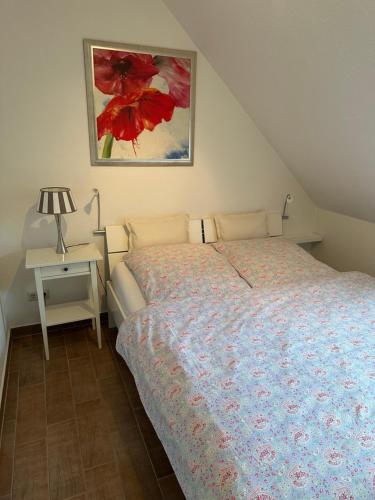 a bedroom with a bed and a table with a lamp at Eastside am Kurpark in Timmendorfer Strand