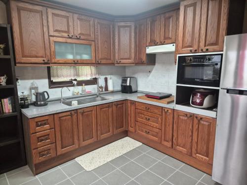 Una cocina o zona de cocina en Sol Baram