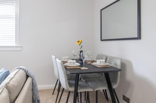 Χώρος καθιστικού στο Leven Loft - 2 Bed Flat in Coatbridge