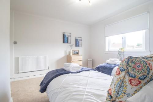 Ένα ή περισσότερα κρεβάτια σε δωμάτιο στο Leven Loft - 2 Bed Flat in Coatbridge
