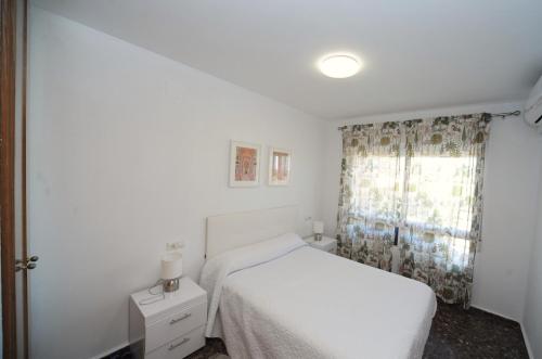 Posteľ alebo postele v izbe v ubytovaní LA PINADA Orangecosta 1 dormitorio
