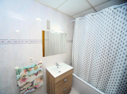 Kúpeľňa v ubytovaní LA PINADA Orangecosta 1 dormitorio