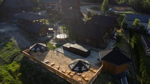 an overhead view of a house with a backyard at Termalna Osada in Brenna