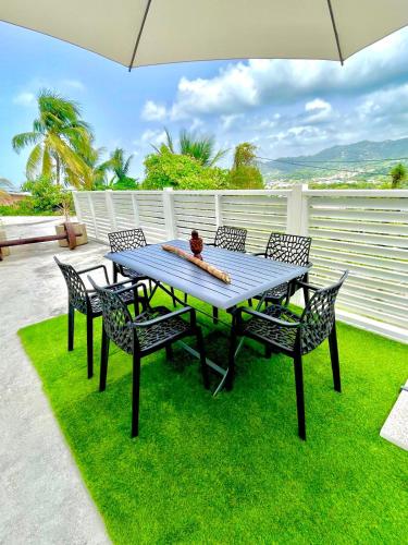 Un balcón o terraza en Le paradis du moulin