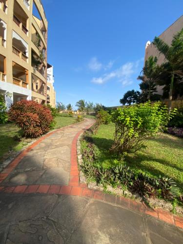 Jardín al aire libre en Usiku Mwema Beachfront Apartments