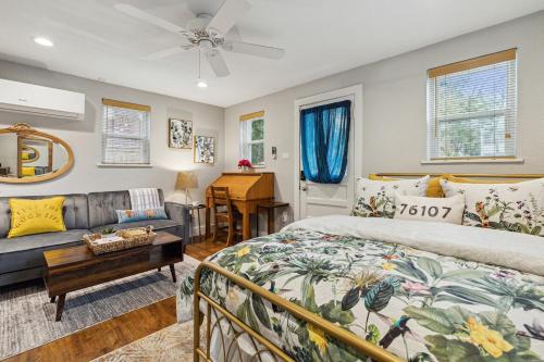 a bedroom with a bed and a couch at The Cultural District Cottage in Fort Worth