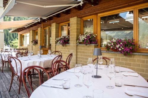 a row of tables and chairs in a restaurant at Residenza Del Sole in Gressoney-Saint-Jean
