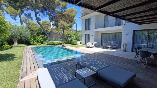 Superbe villa contemporaine à Saint-Raphaël à 200 m de la mer