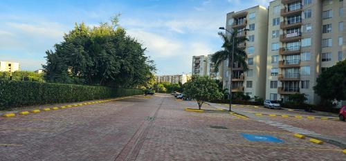 an empty street in a city with buildings at Hacienda Peñalisa Mango in Ricaurte