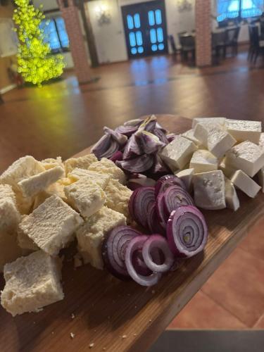 Makanan di atau berdekatan hotel