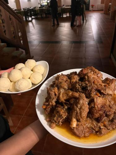 Makanan di atau berdekatan hotel