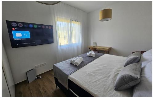 a bedroom with a bed with two stuffed animals on it at Gorgeous Home In Sveti Ivan Zelina in Sveti Ivan Zelina