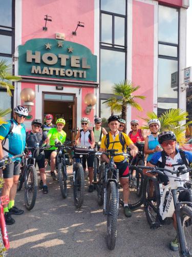 a group of people on bikes in front of a hotel gmaxwell at Hotel Matteotti in Vercelli