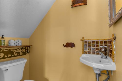Ένα μπάνιο στο Roaring River Retreat