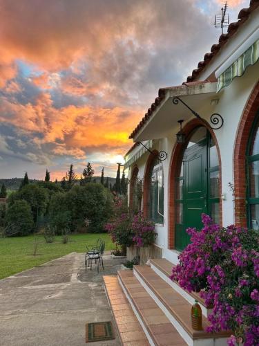 a house with a sunset in the background at Habitacion Oliva in Olvera