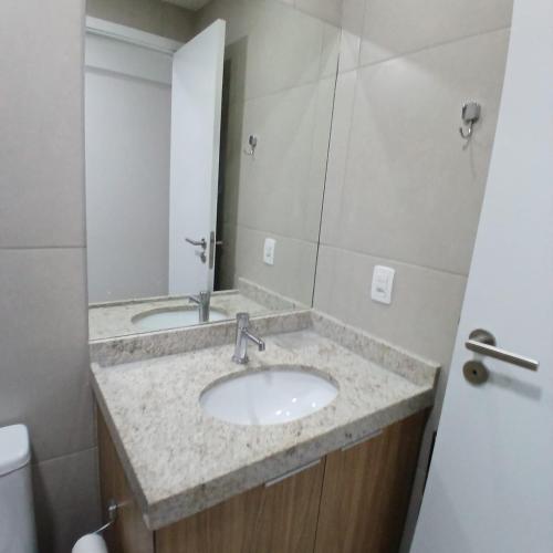 Ένα μπάνιο στο Acolhedor Flat em Tamandaré