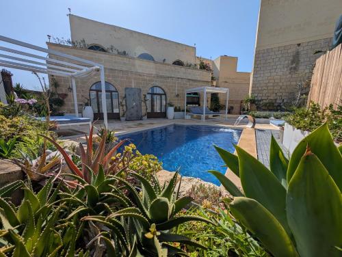 a swimming pool in the backyard of a house at Tal Jordan Complex in Għarb