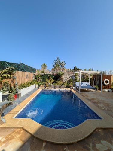 a swimming pool in a backyard at Tal Jordan Complex in Għarb