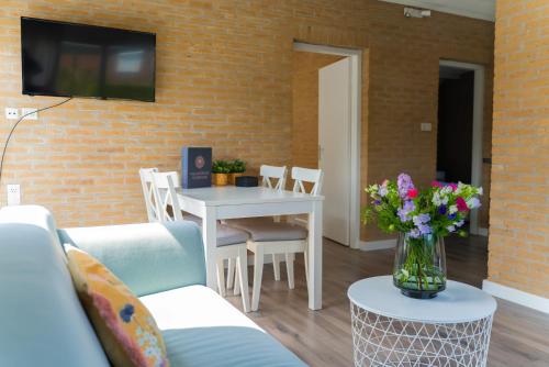 Een zitgedeelte bij -Casa Nova- nabij het meer, duinen en restaurants
