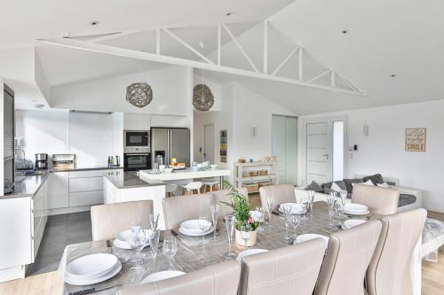 Kuchyň nebo kuchyňský kout v ubytování Villa du golf - proche plage