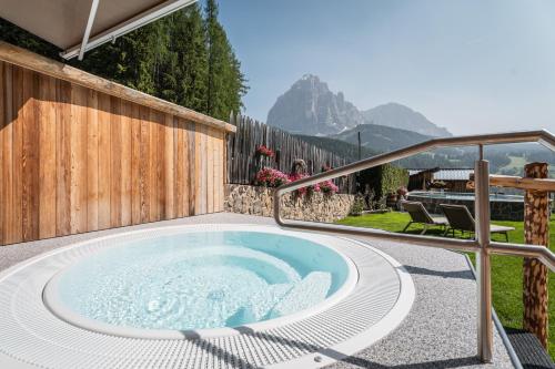 Nespecifikovaný výhled na hory nebo výhled na hory při pohledu z hotelu