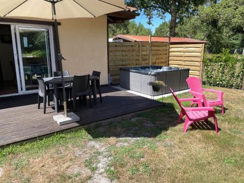 Zahrada ubytování Maison avec jacuzzi, proche de la plage