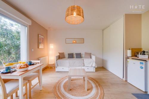 Studio central, proximité immédiate Aéroport