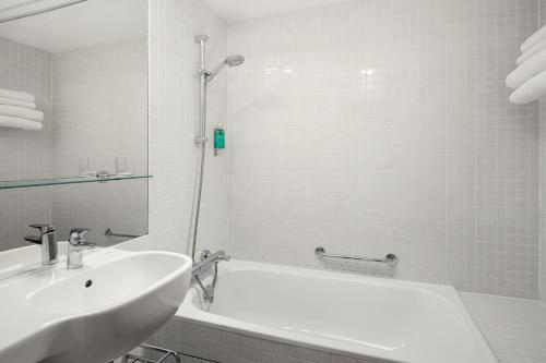 Ein Badezimmer in der Unterkunft Metropol Design Hotel Old Town