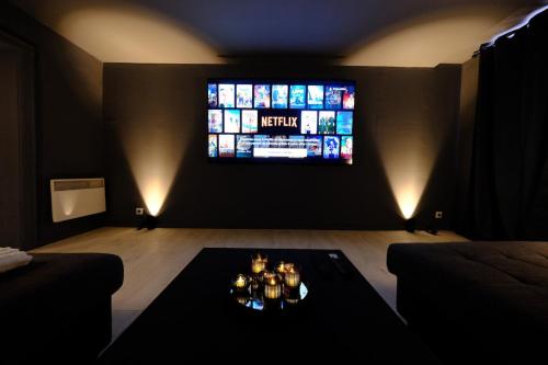 a living room with a tv and a table at Verneuil - Ciné Room in Verneuil d’Avre et d’Iton