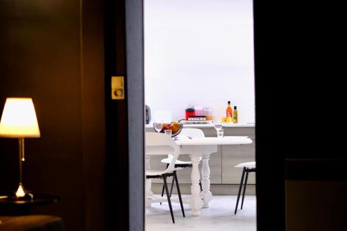 a white table and chairs in a room at Verneuil - Ciné Room in Verneuil d’Avre et d’Iton