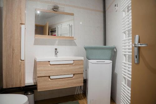 Ένα μπάνιο στο Maison avec 2 chambres dans un village préservé