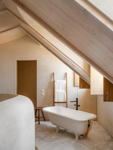 O Poleiro - Modern Living