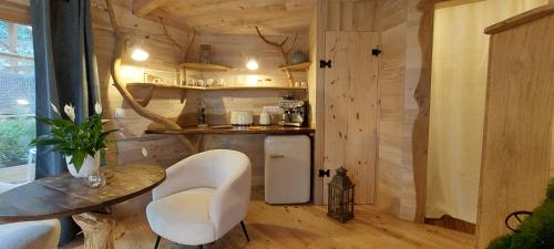 Η κουζίνα ή μικρή κουζίνα στο Les cottages de Sarrant