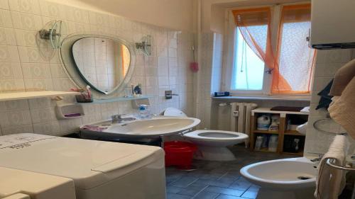 a bathroom with a sink and a toilet and a mirror at La Tua Pausa Torinese in Turin