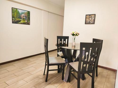 a dining room with a table and chairs at Departamento amplio y céntrico-Terrazas in San Antonio