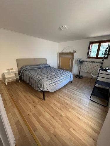 a bedroom with a bed and a wooden floor at Camasileo in Ortona