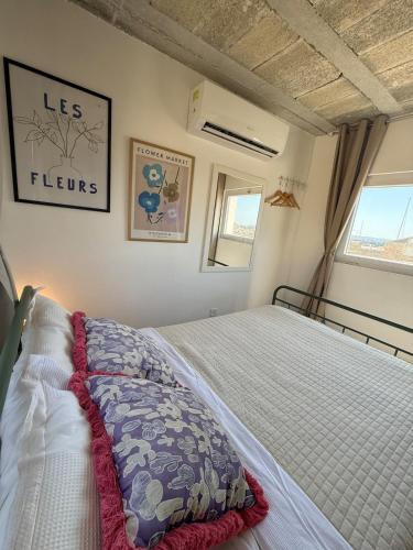 a bedroom with a bed in a room at Il-Maxtura - Charming 17th Century House Of Character in the Historical Three Cities in Cospicua