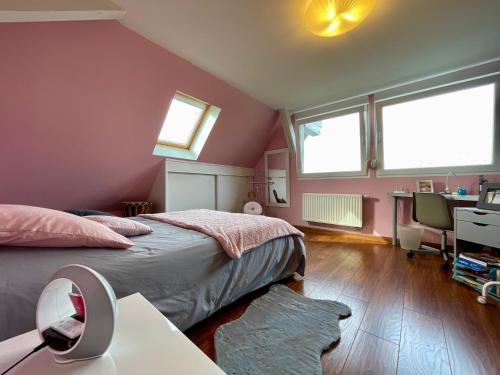 Postel nebo postele na pokoji v ubytování Clos Suzette - Gîte de groupe - Maison de vacances - Kirrwiller