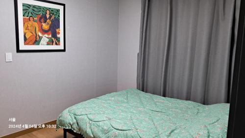 En eller flere senge i et værelse på Angel B&B