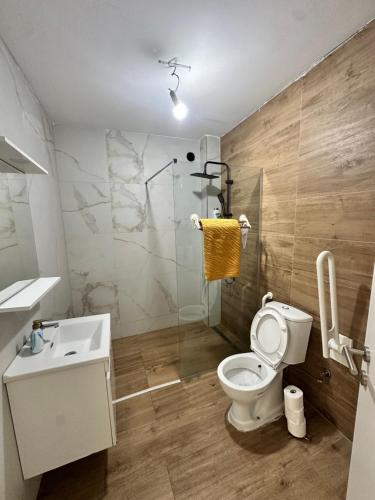 Bilik mandi di Lake apartment