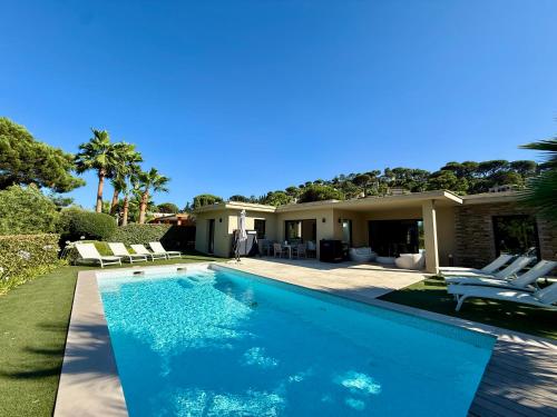 Villa Queen of South