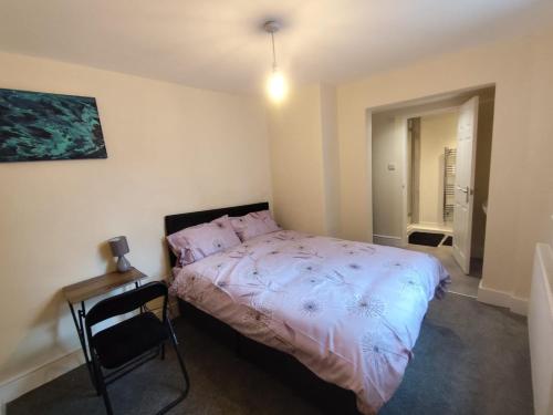 a bedroom with a bed and a chair in it at En-Suite Double-Bedroom in the Heart of Salford Manchester CR2 Perfect for Short Stays in Manchester
