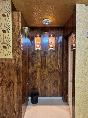 Un baño de KORAMANGALA Suites