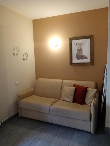 a living room with a couch in a room at Residence Orma in Alagna Valsesia